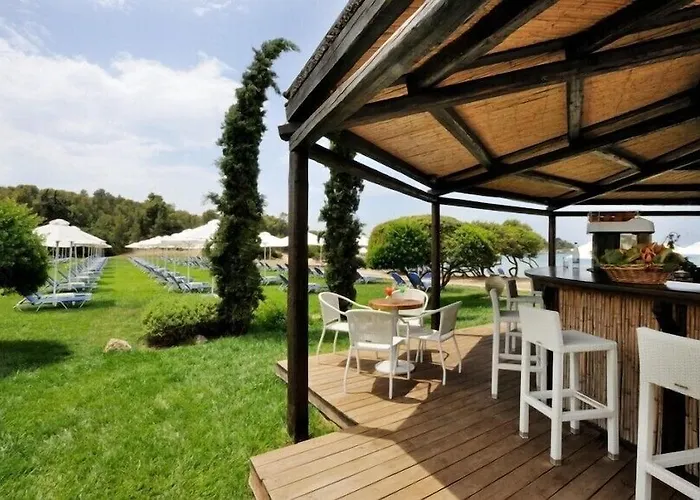 Aks Hinitsa Bay Resort