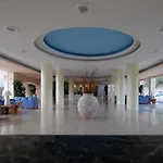 Aks Hinitsa Bay Semesteranläggning (resort)