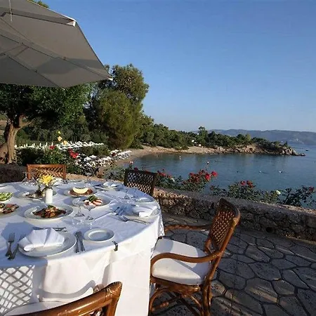 Rezort Aks Hinitsa Bay