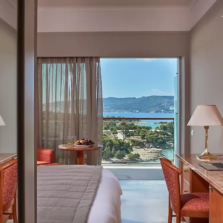 منتجع Aks Hinitsa Bay 4*