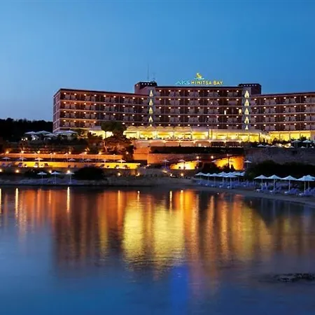 Aks Hinitsa Bay