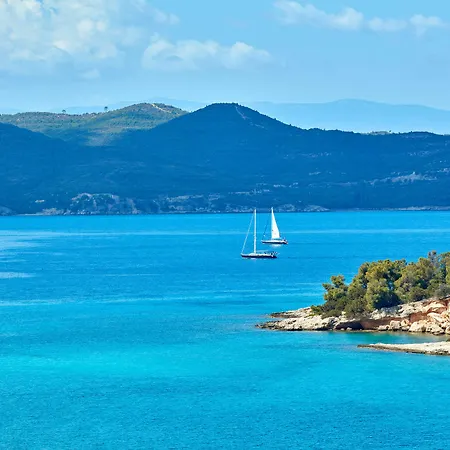 منتجع Aks Hinitsa Bay 4*