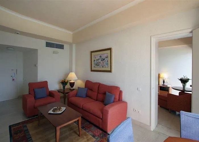 Aks Hinitsa Bay Resort