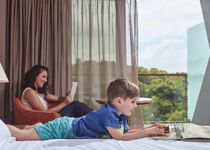 Aks Hinitsa Bay 波多河丽