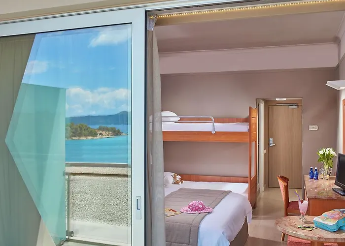 Aks Hinitsa Bay 波多河丽